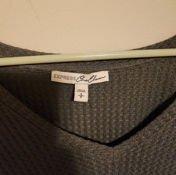 Express Three-Quarter Sleeve V-Neck Knitted Sweater - Picture 2 of 4